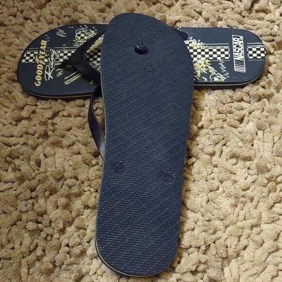 New Men's Size 13/14 Goodyear Racing Nascar Navy Yellow Black White Flip Flops - Picture 5 of 6